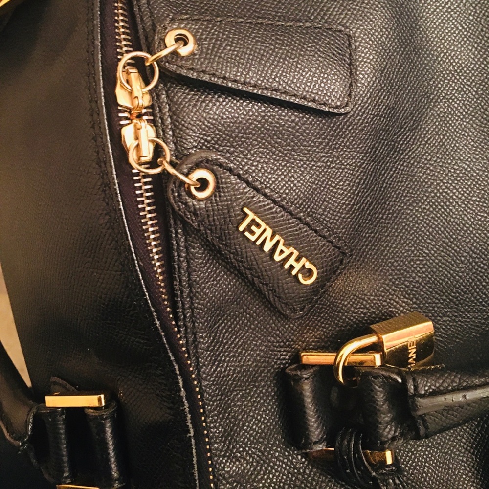 CHANEL XXL 100% AUTH leather Boston travel/gym bag - Picture 14 of 14